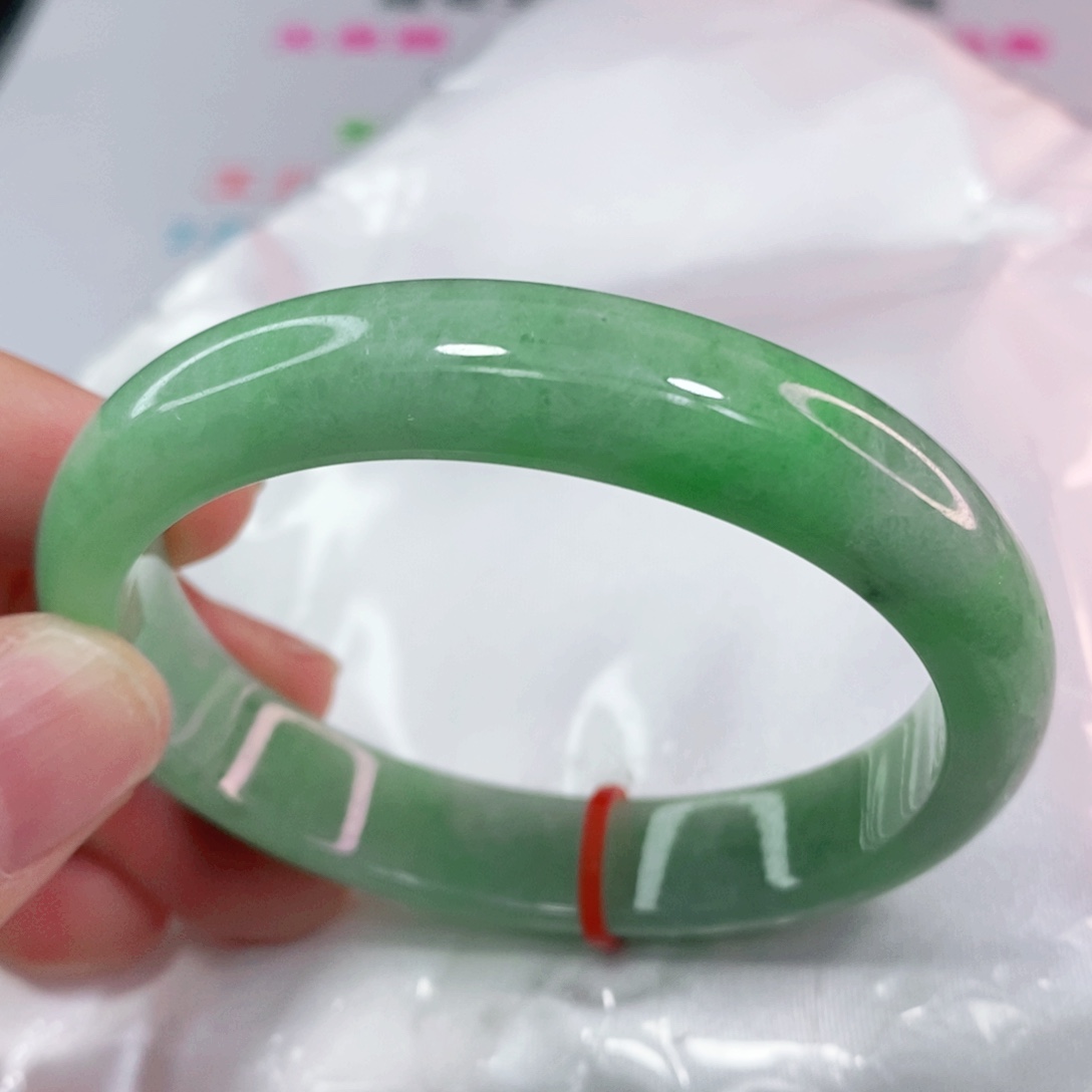 翡翠手镯未镶嵌56圈口贵妃
