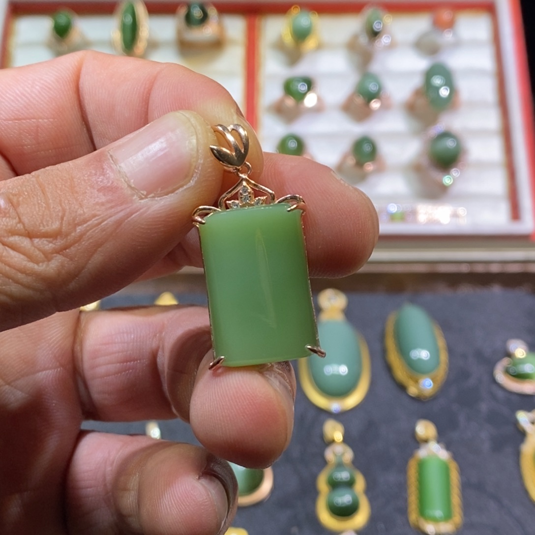 和田玉（碧玉）吊坠(不含链)银S925镶嵌梦**安