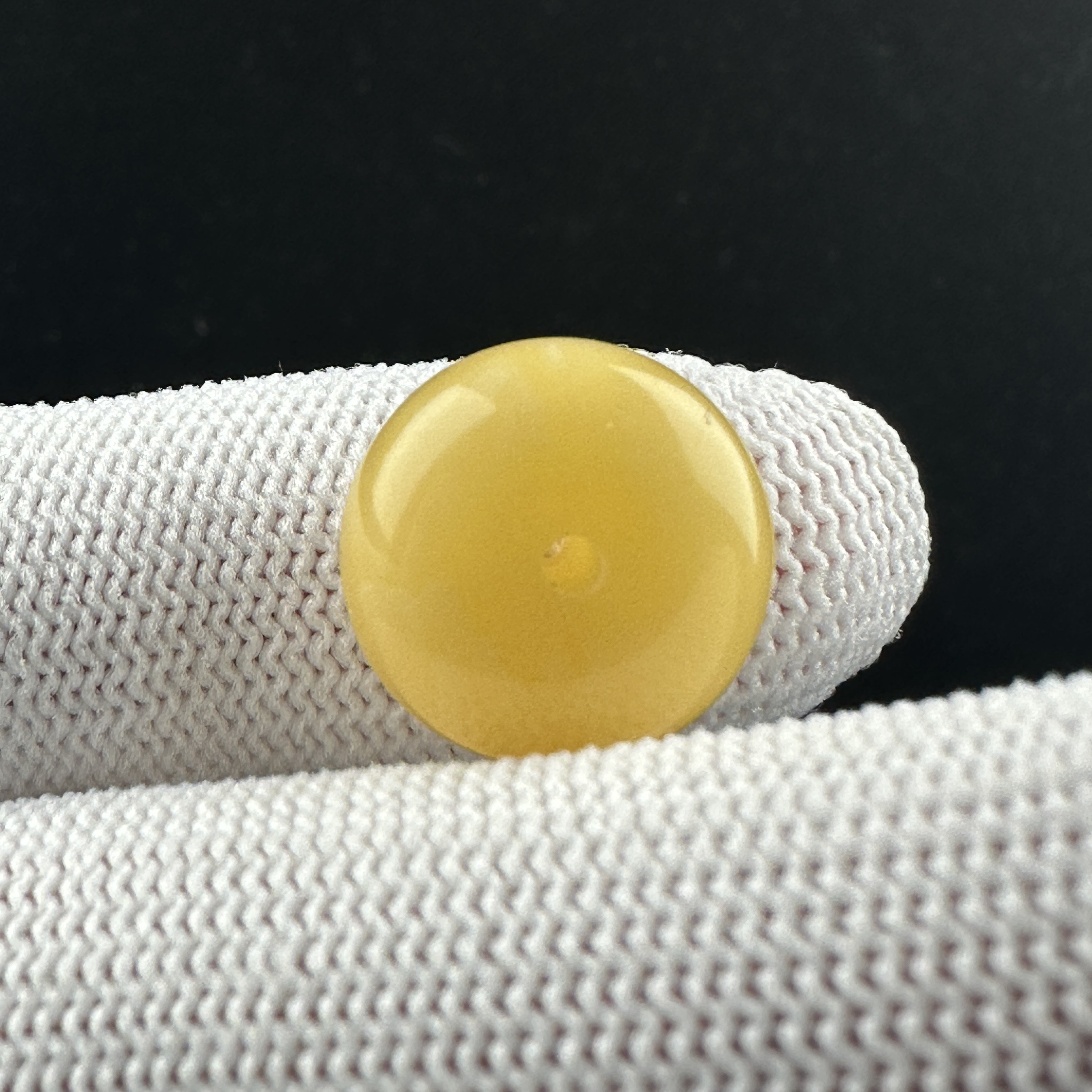 J4108天然原矿俄料蜜蜡 扣子14.7*8.3mm支持复检 假一罚四