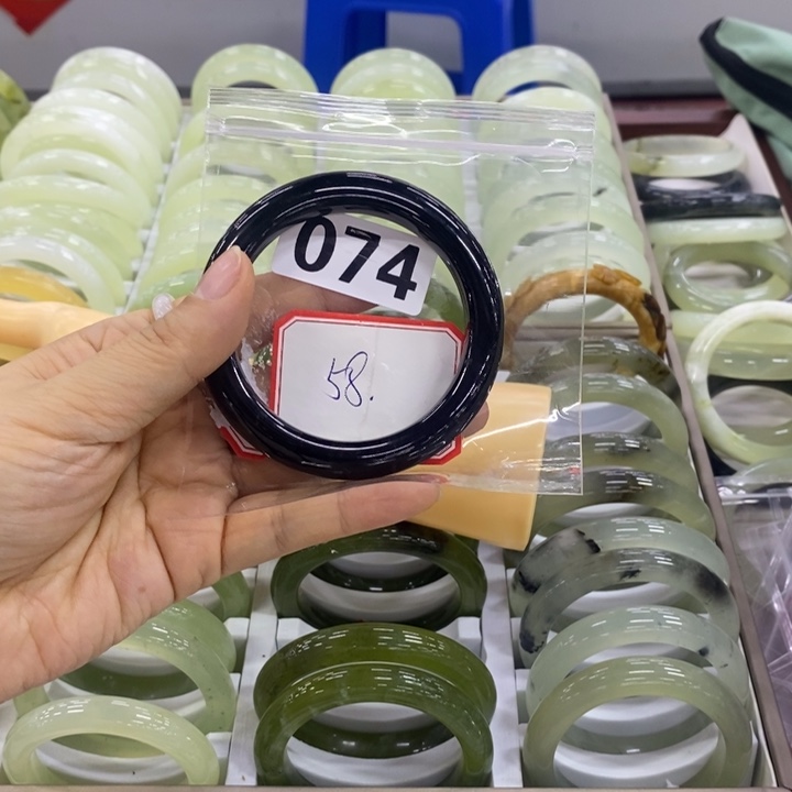 岫玉未镶嵌手镯（圆镯）