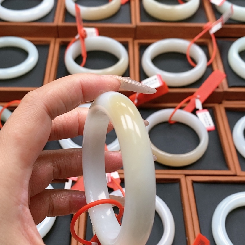 【闪购商品】未镶嵌手镯和田玉