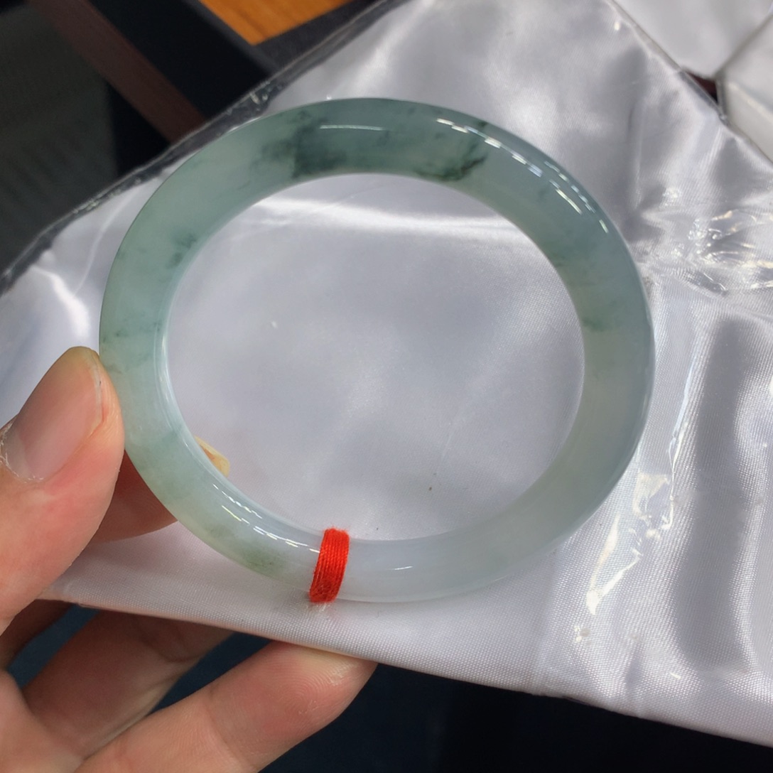 翡翠手镯（圆镯）未镶嵌翡翠手镯