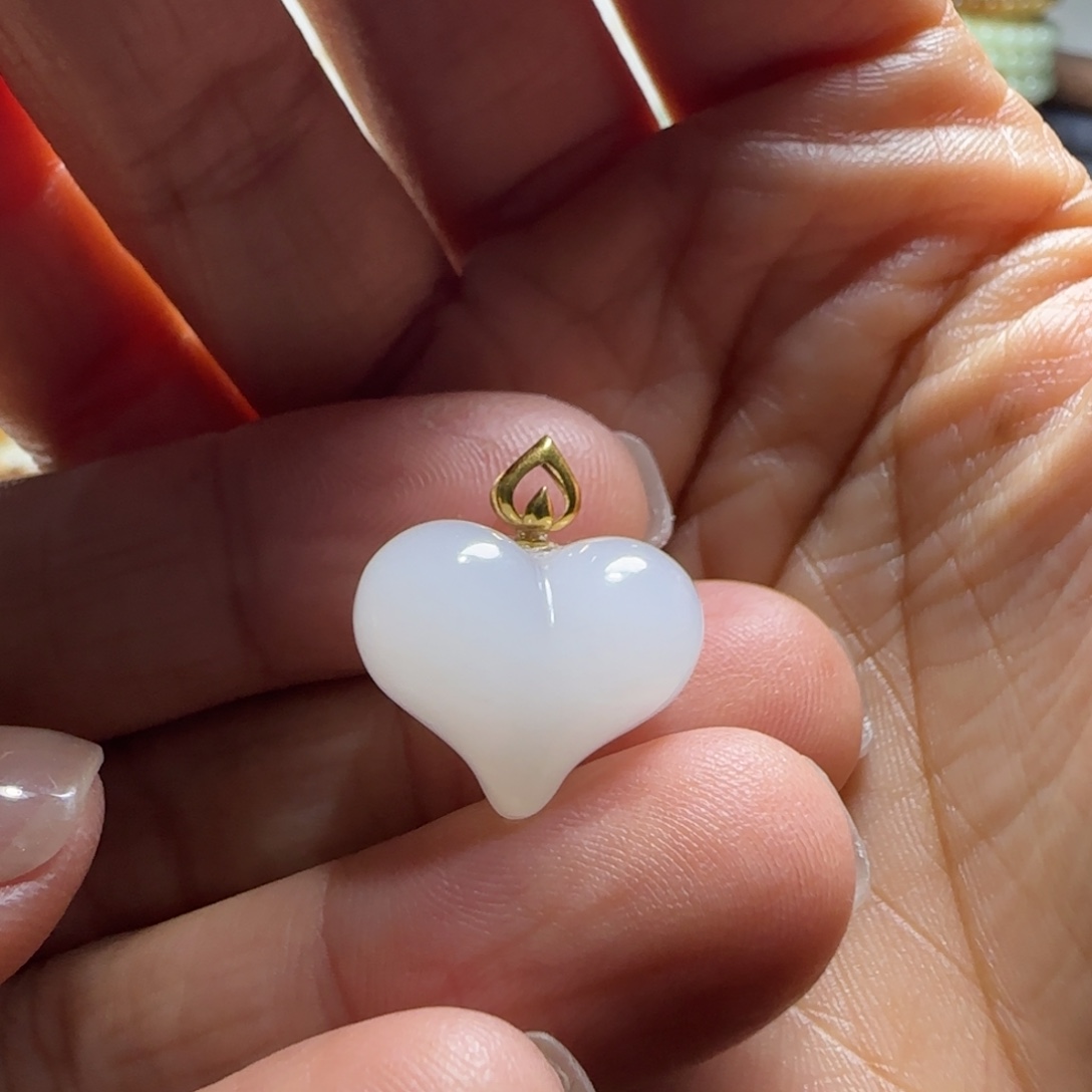 小***包和田玉18K金镶嵌颈饰