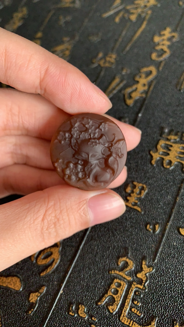 玛瑙雕刻小款狐狸吊坠