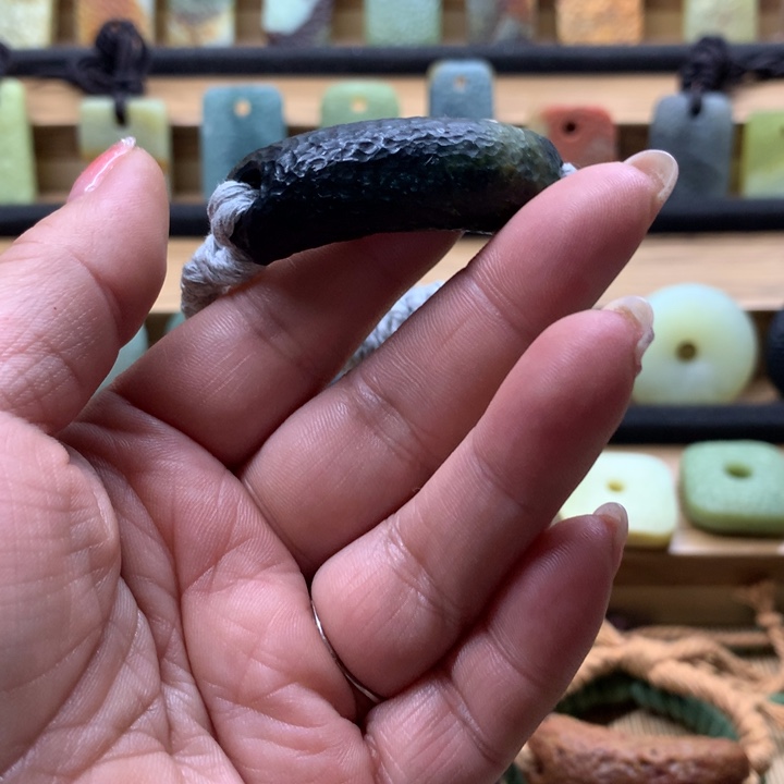 蛇纹石玉未镶嵌颈饰是***！