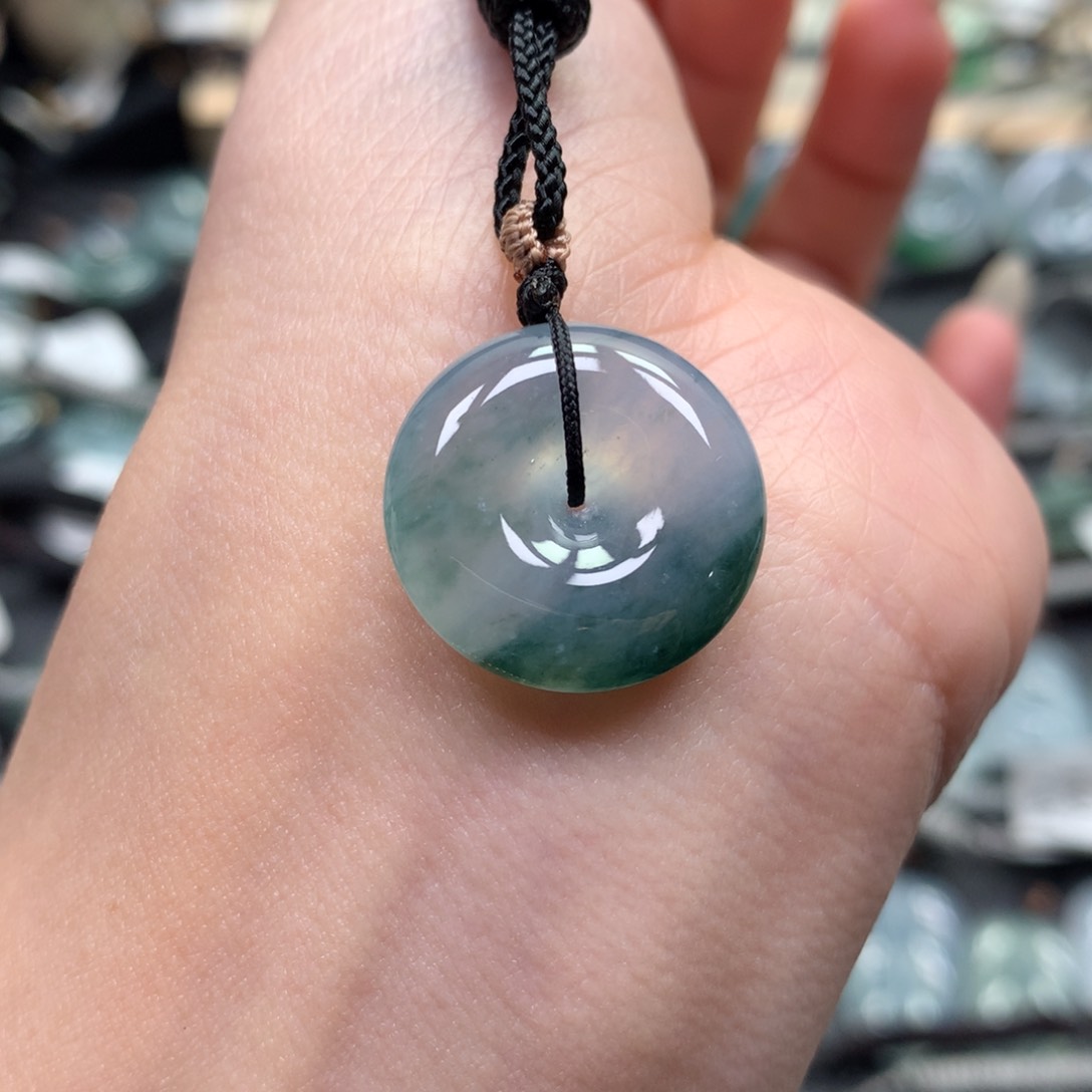 翡翠颈饰未镶嵌扣子