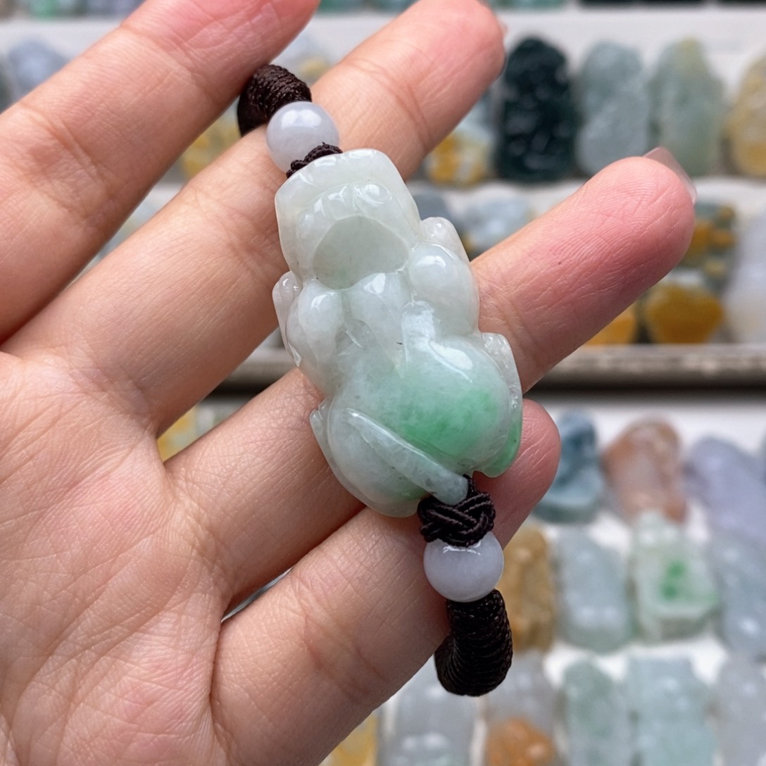 翡翠吊坠(赠链)未镶嵌