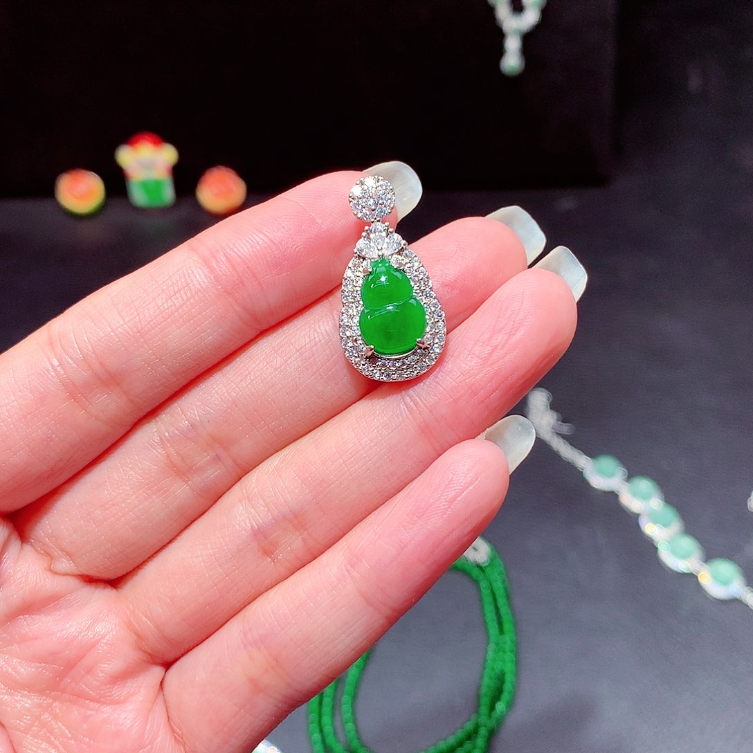 【闪购商品】翡翠吊坠(不含链)未镶嵌