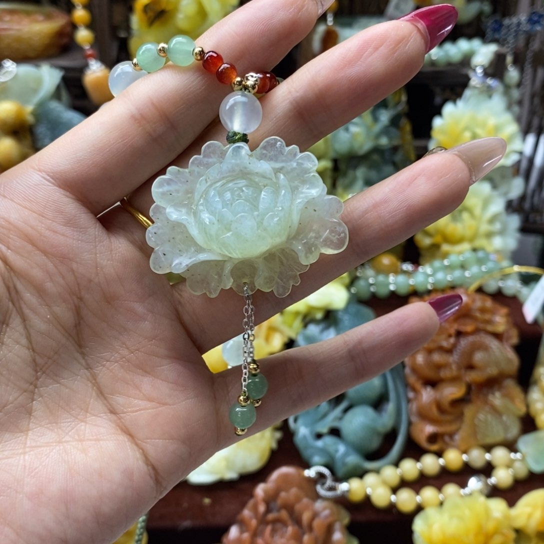 蛇纹石玉颈饰未镶嵌