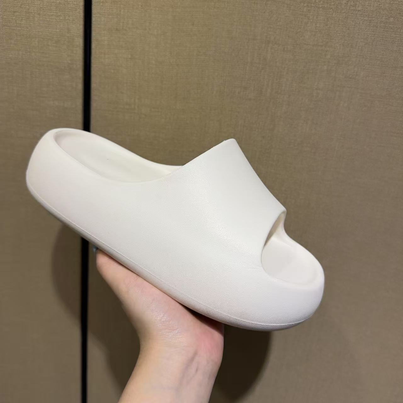 女士沙滩拖鞋夏季防滑厚底简约风户外凉拖鞋居家外穿1