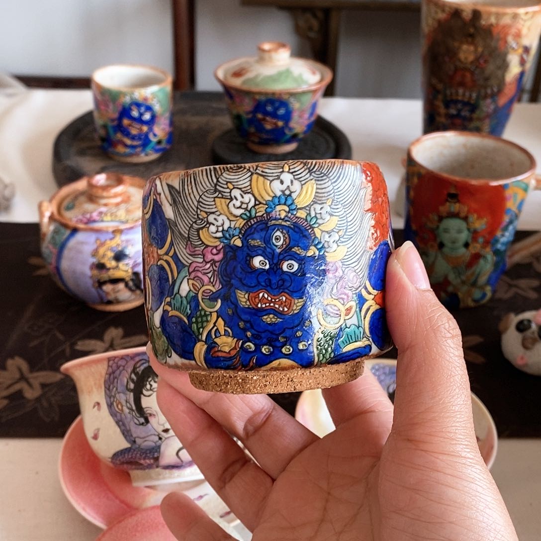 手工手绘六臂大黑天茶杯