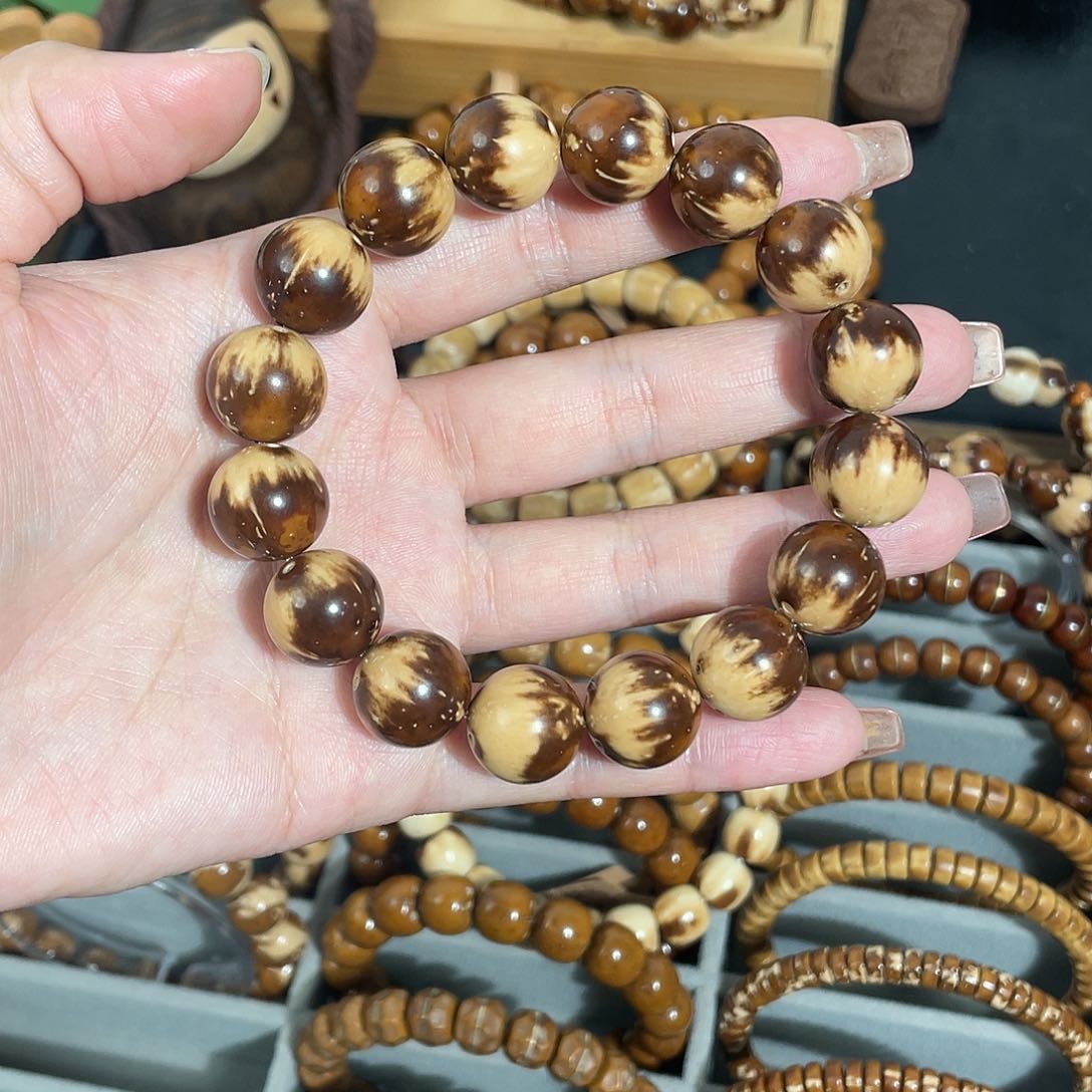 紫金鼠手串14+焦糖躺倒熊猫半实心圆珠