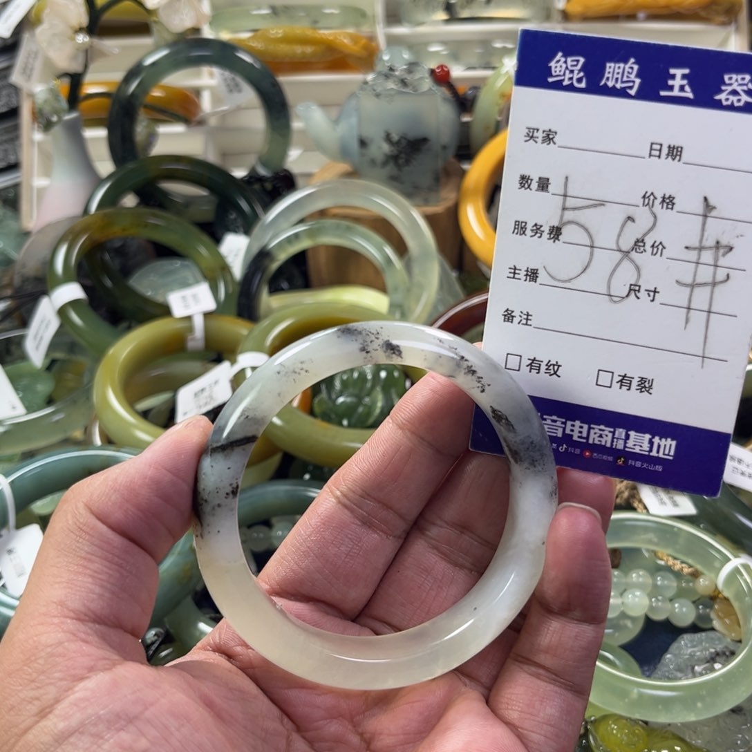 蛇纹石玉手镯未镶嵌