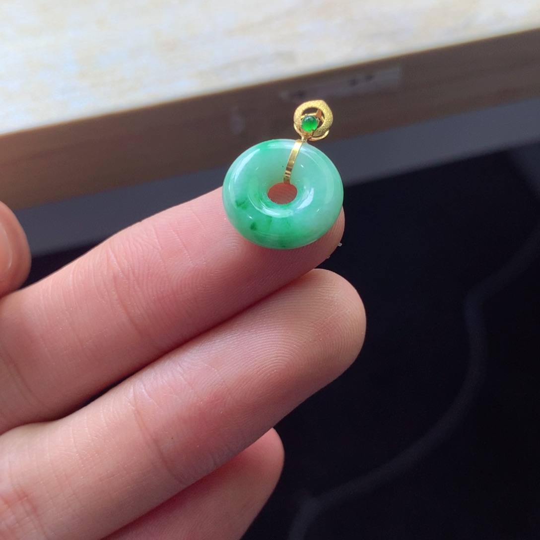 翡翠颈饰18K金镶嵌吊坠