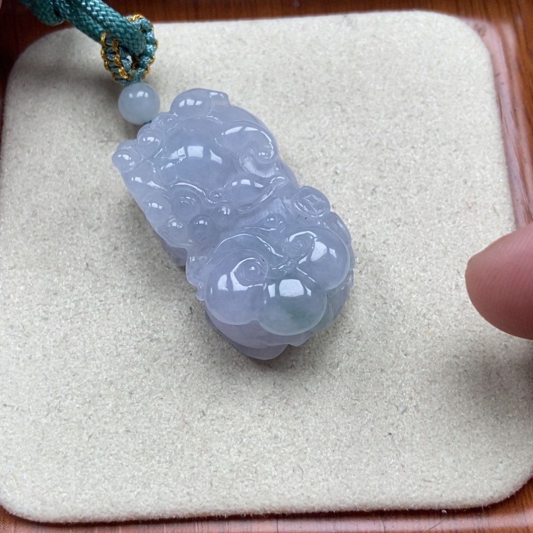 翡翠未镶嵌颈饰霸王