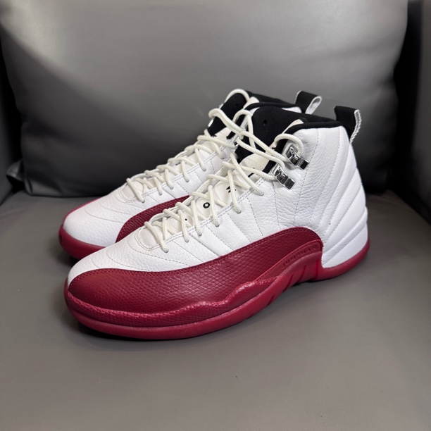 全新未使用 maje 42码 aj12 白红 全新无盒 2009年版 tpu瑕疵 鞋