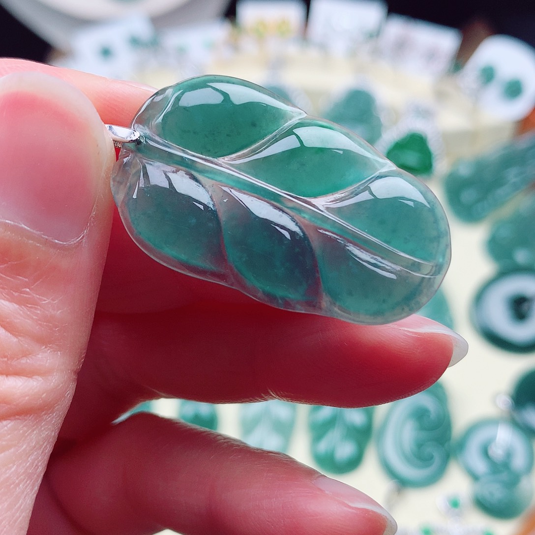 翡翠颈饰未镶嵌吊坠