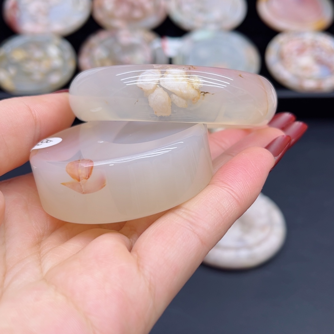 玛瑙/玉髓手镯未镶嵌52