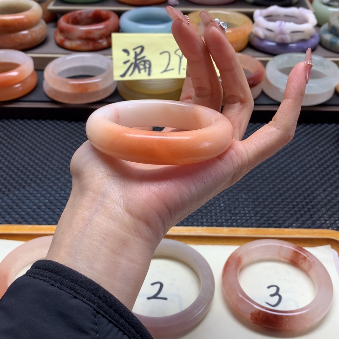 石英质玉手镯未镶嵌