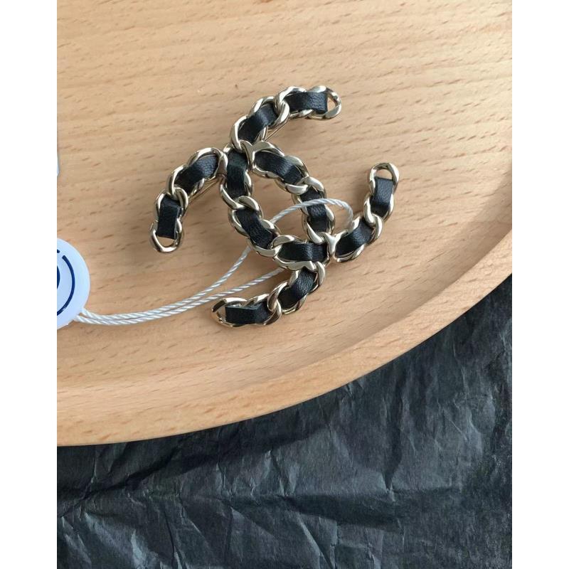 95新 Chanel/香奈儿  金色皮穿链双C耳钉 17026106