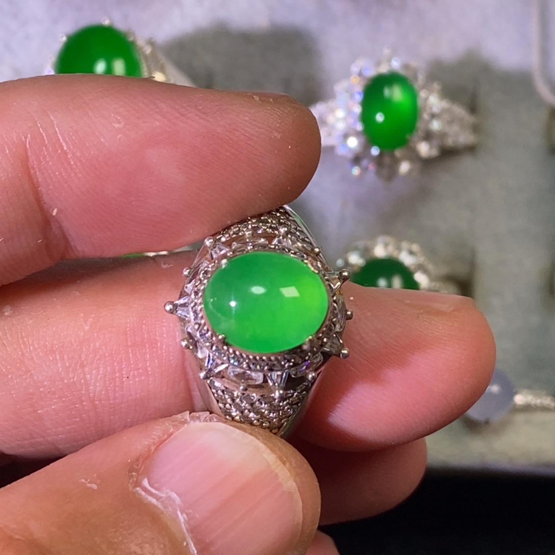 翡翠未镶嵌戒指戒指