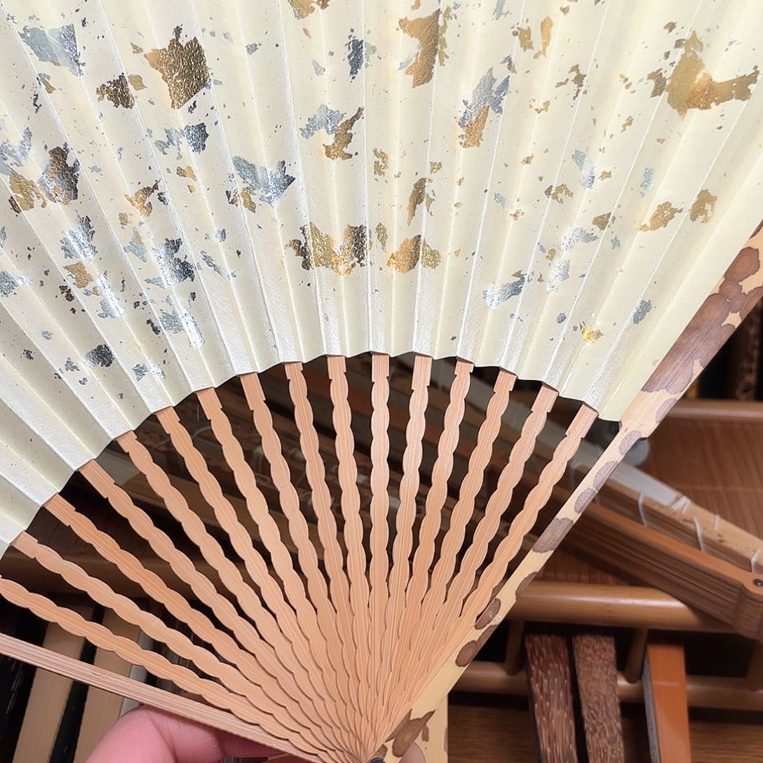 扇子白洒龙鳞梅妃