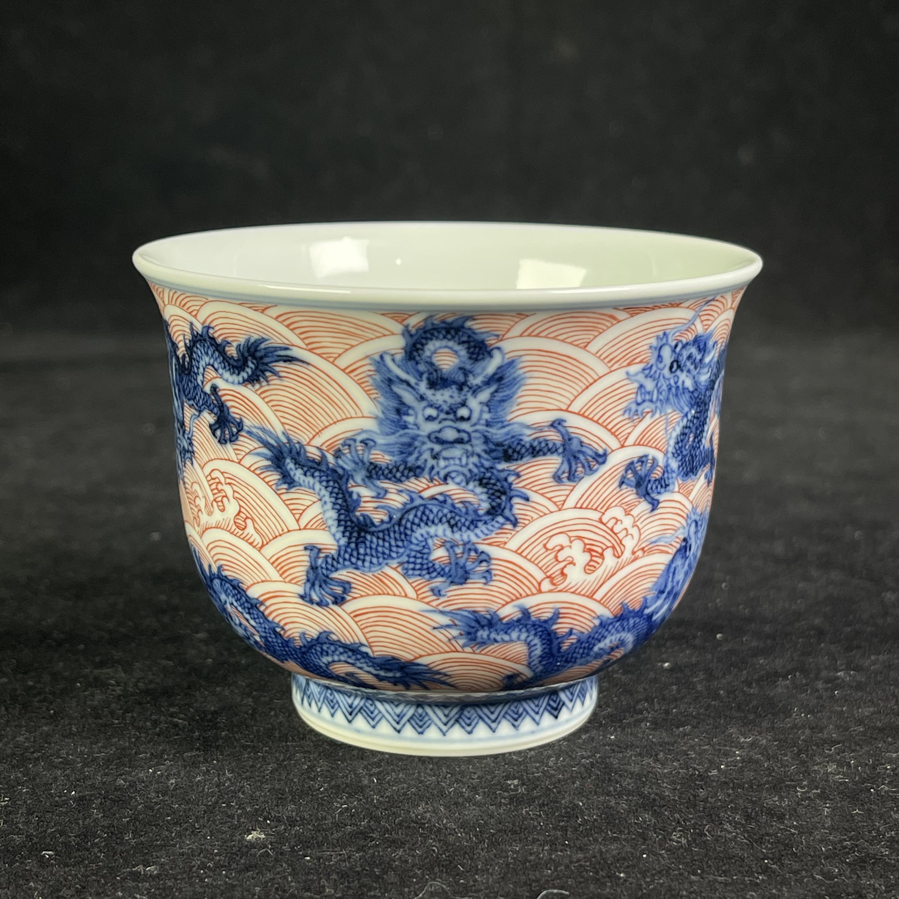 M青花釉里红九龙纹杯