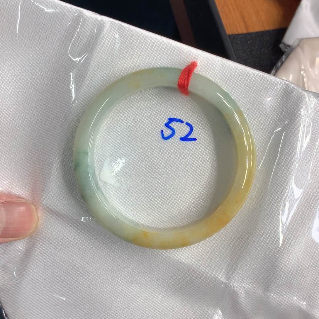 翡翠手镯未镶嵌翡翠