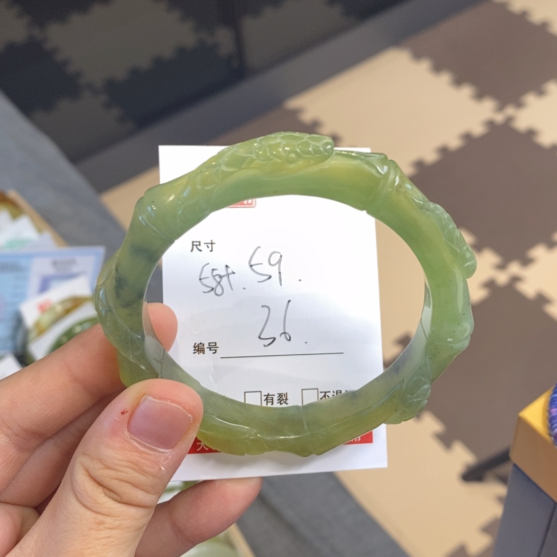 蛇纹石玉手镯未镶嵌