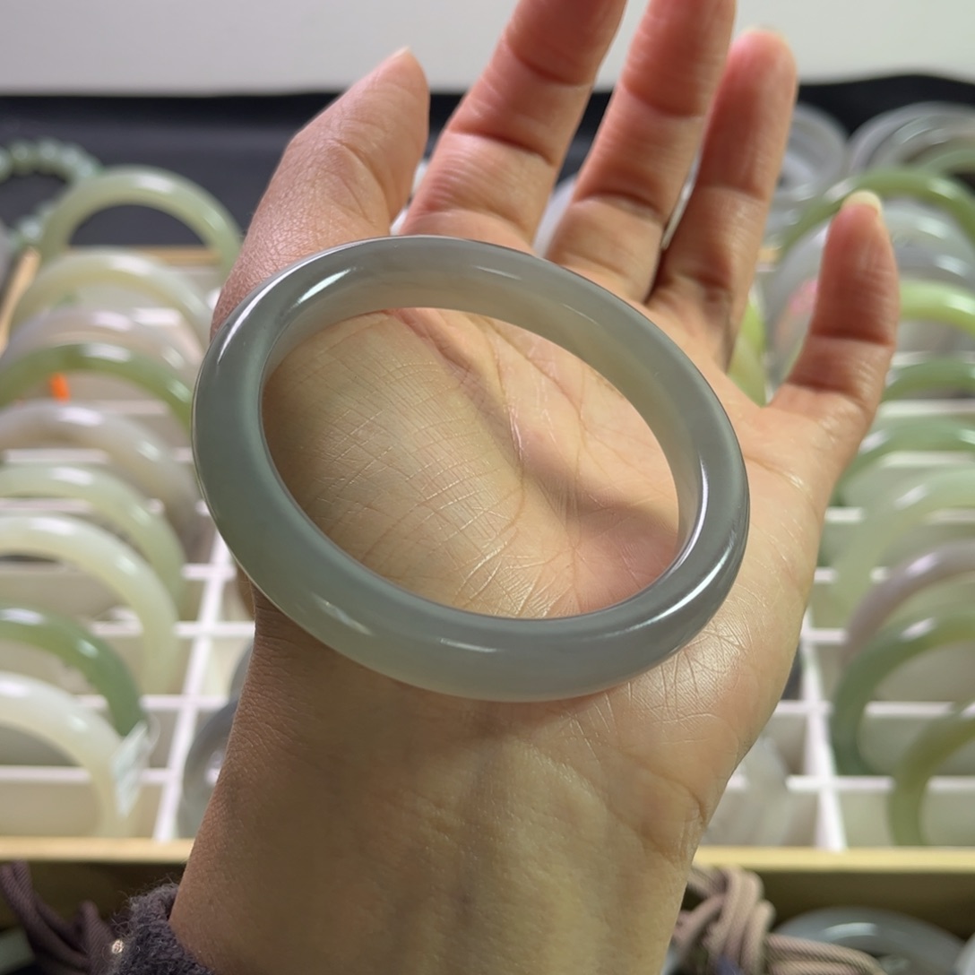 和田玉手镯55.8圈未镶嵌中****事