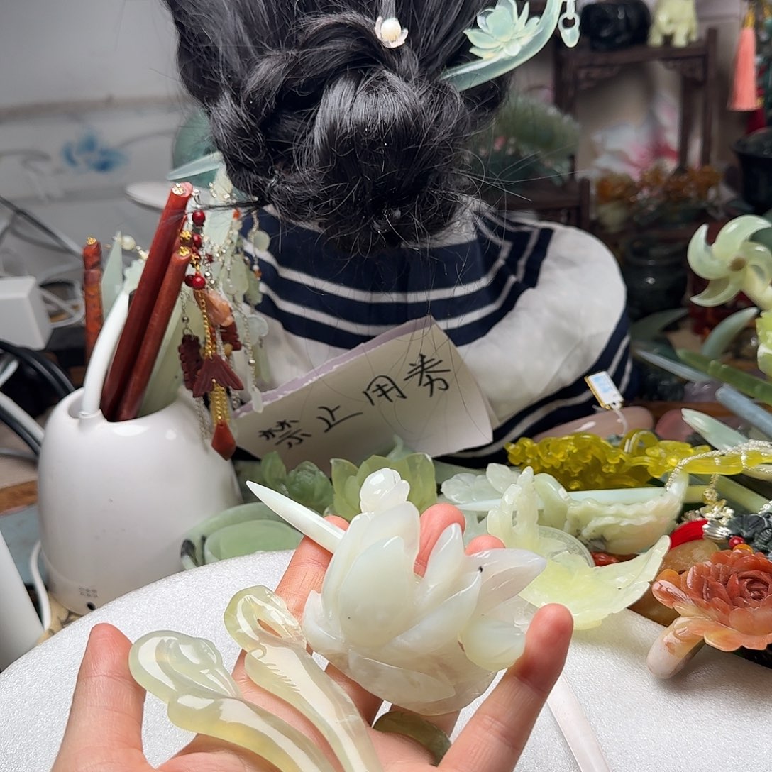 叶***陆蛇纹石玉合金发饰