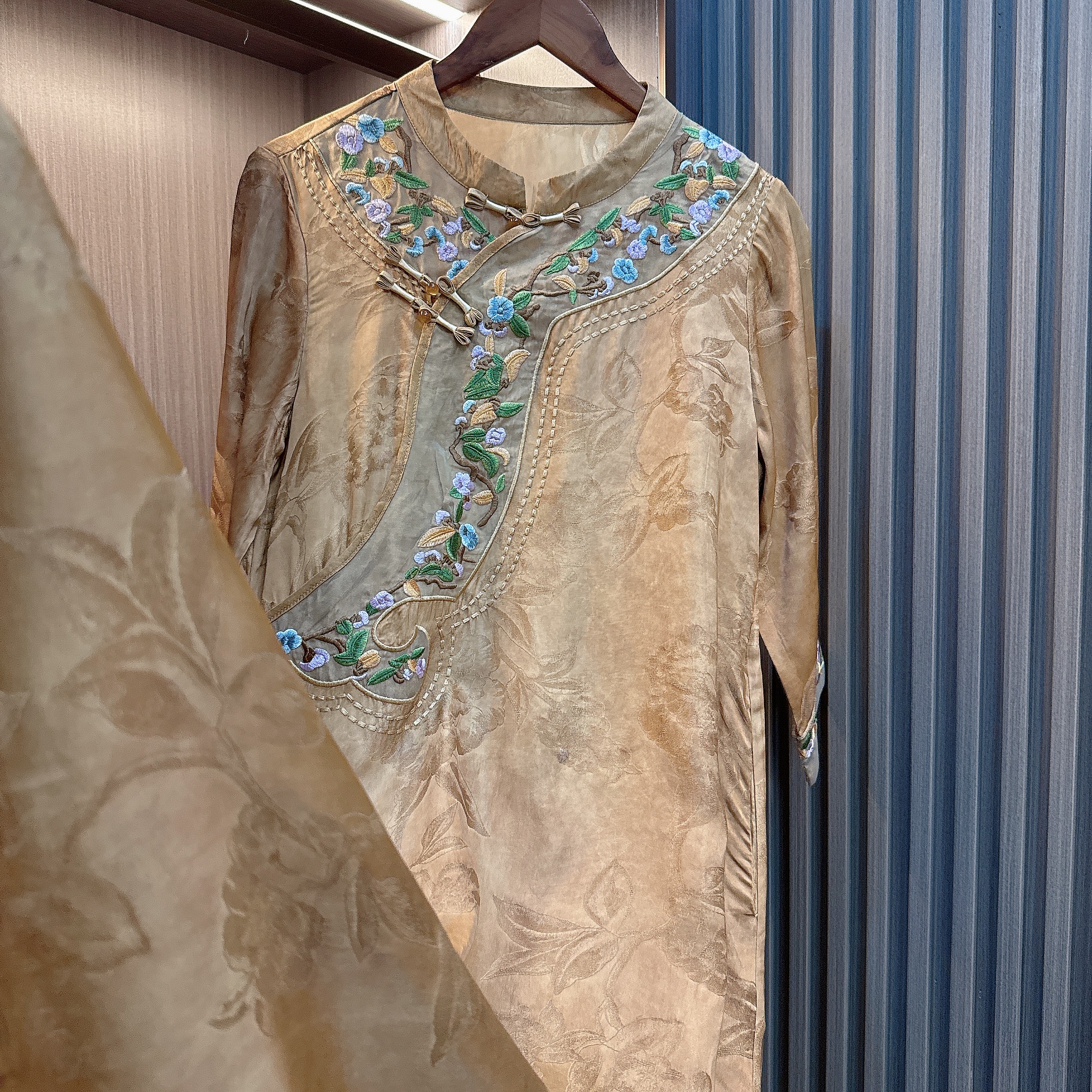 言欢-国风新中式立领斜襟气质连衣裙