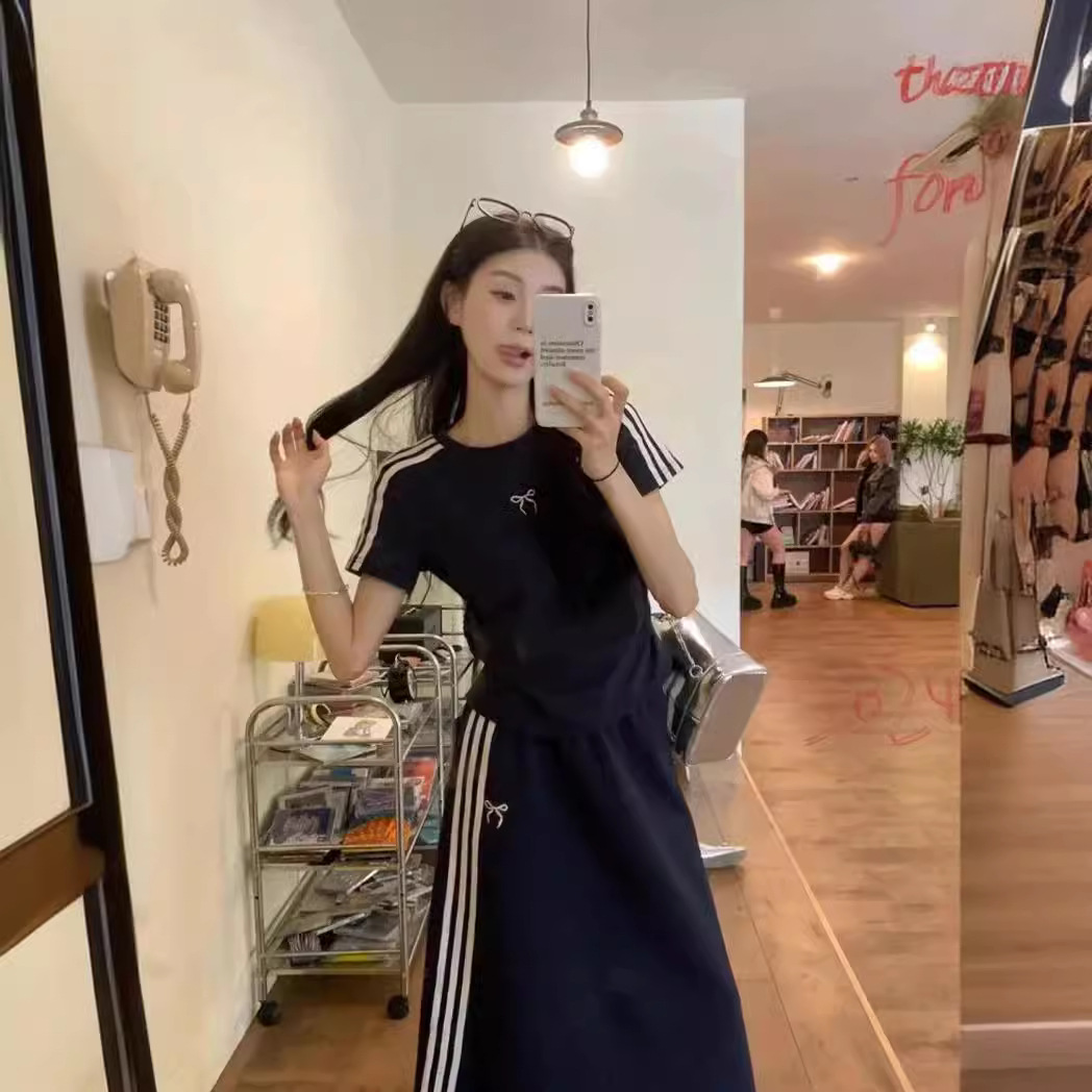 休闲黑色运动套装女三条杠结短袖T恤夏季包臀半身裙甜辣妹两件套6