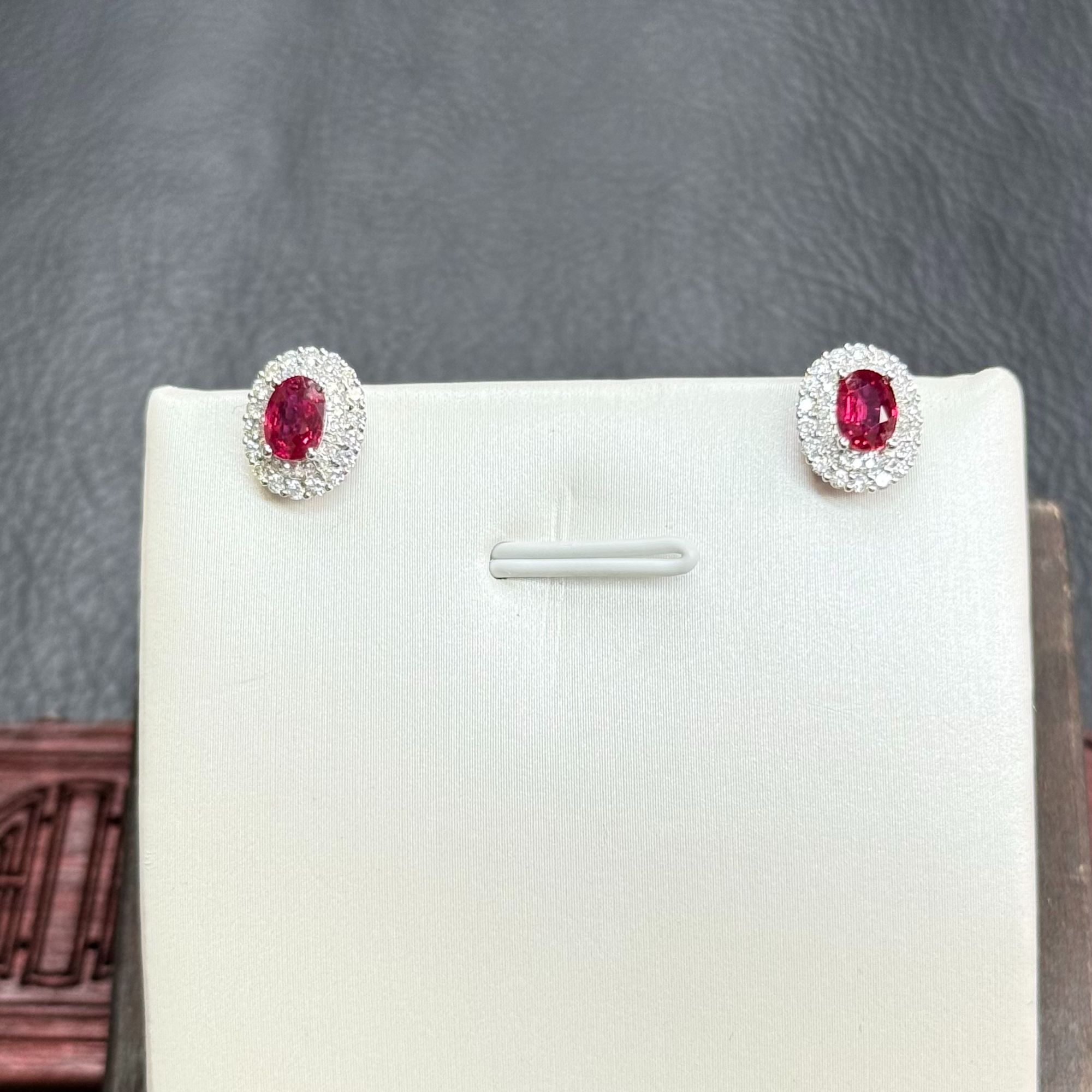 金750红宝石耳钉92