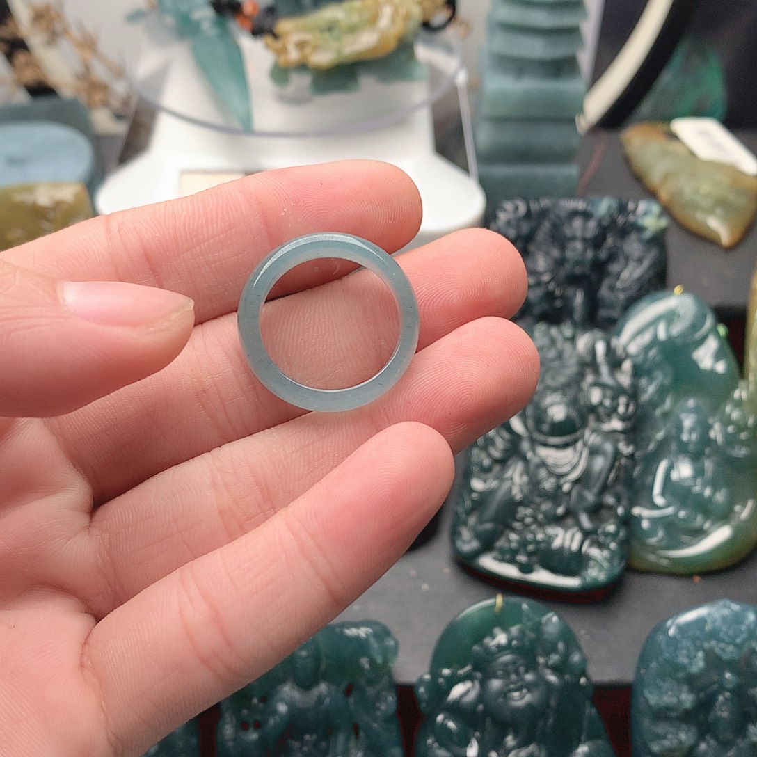 翡翠未镶嵌颈饰无