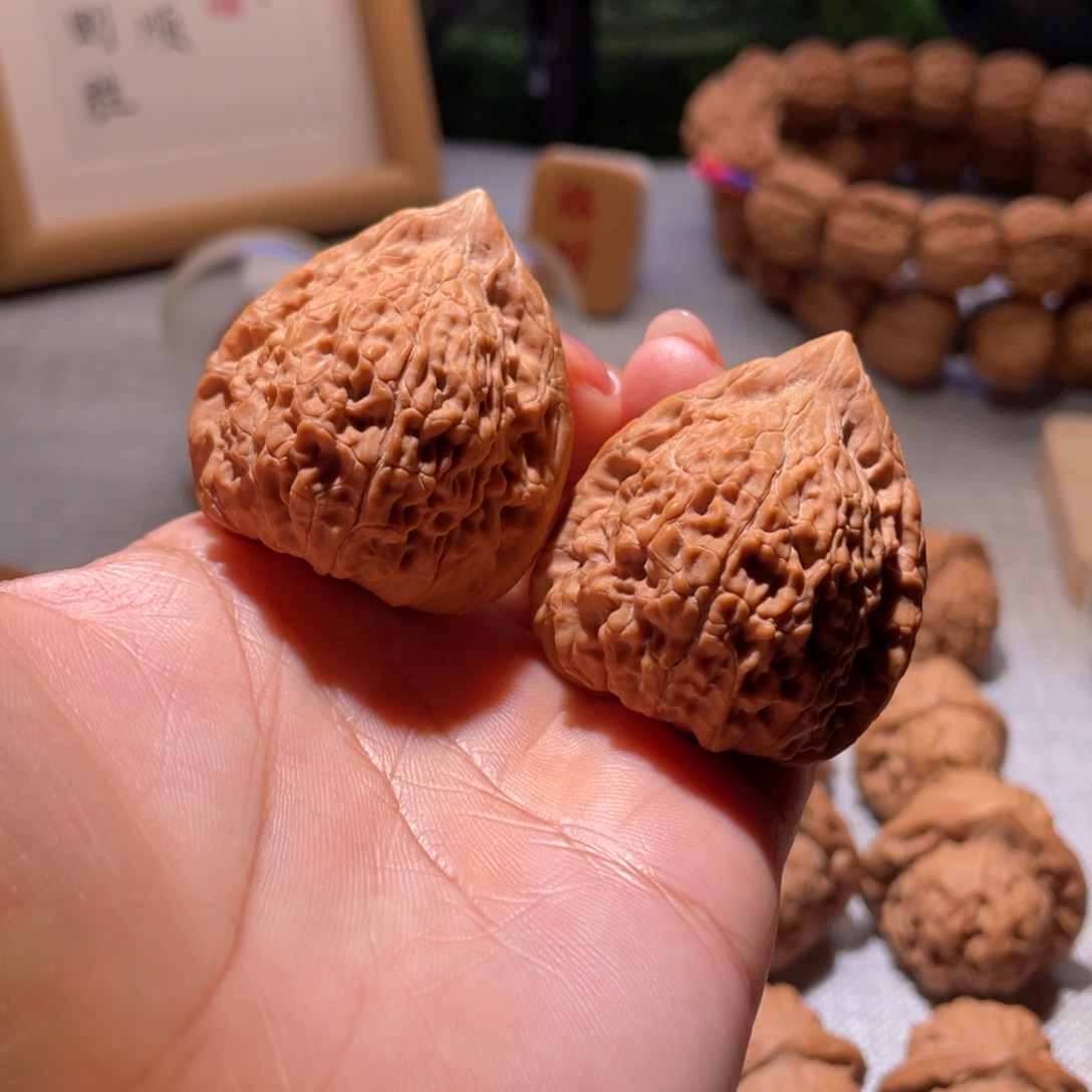 桃核把件38全品蛇王一抹红