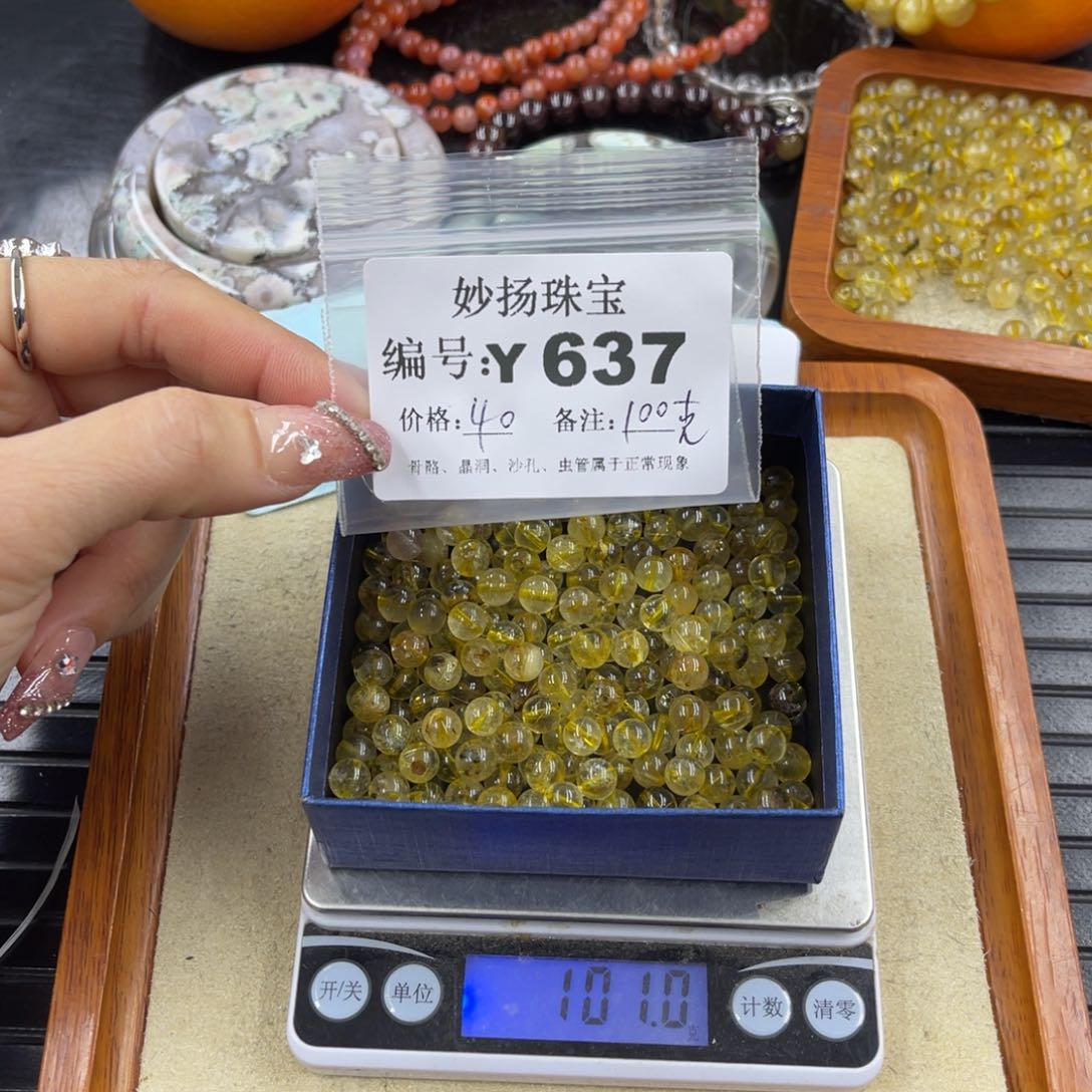 硅化珊瑚（珊瑚玉）瑕未镶嵌女***?