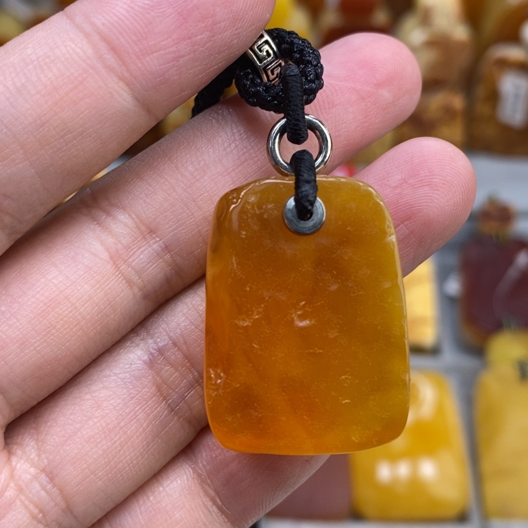 蜜蜡未镶嵌珠宝奇石