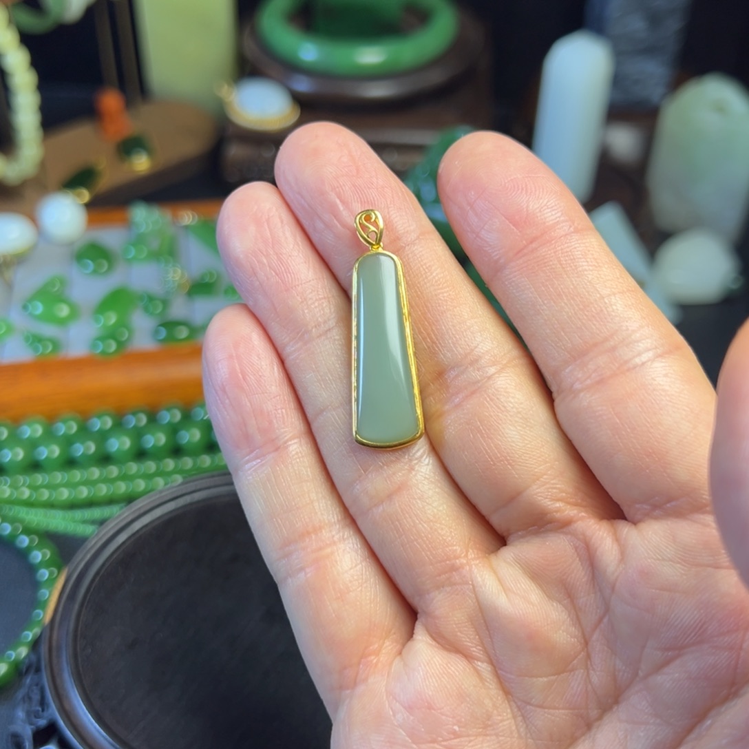 和田玉（碧玉）18K金镶嵌颈饰