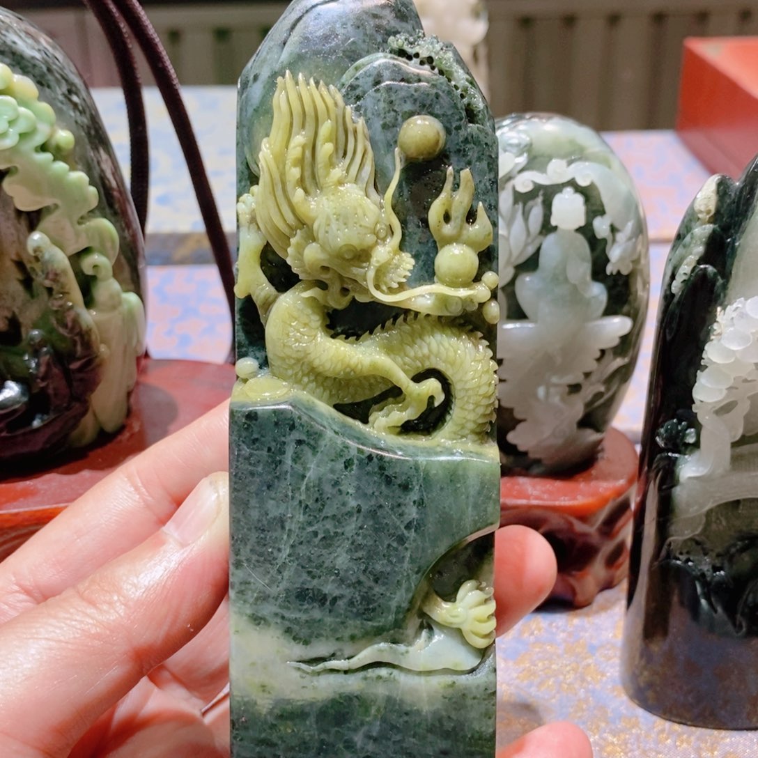 独山玉摆件未镶嵌把***遍