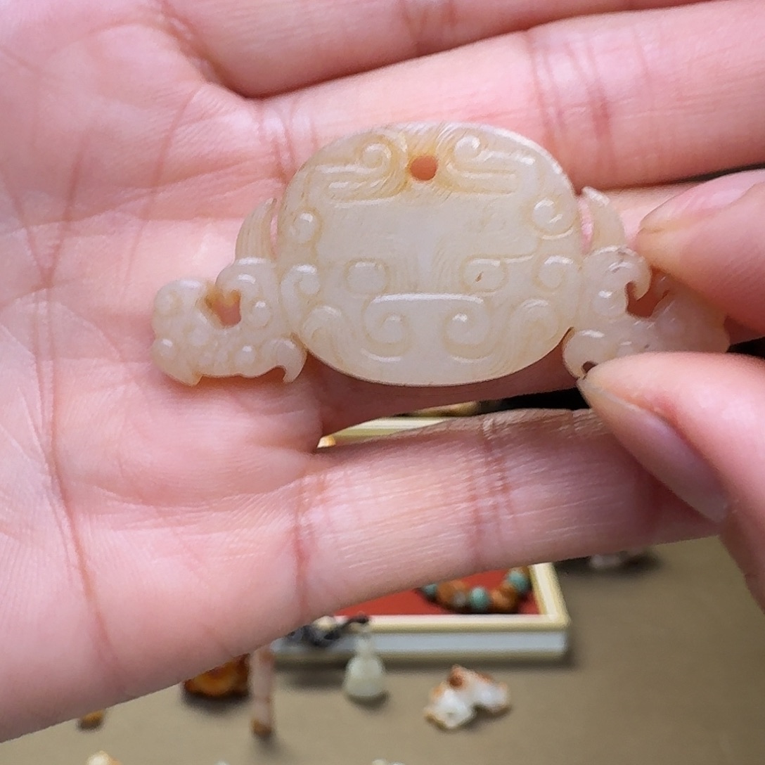 和田玉颈饰未镶嵌红**火