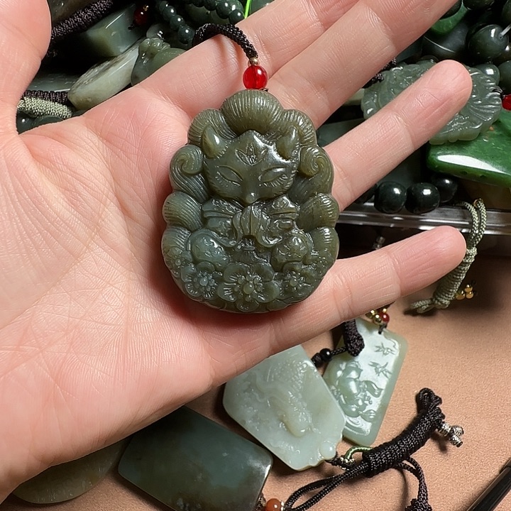 和田玉未镶嵌颈饰