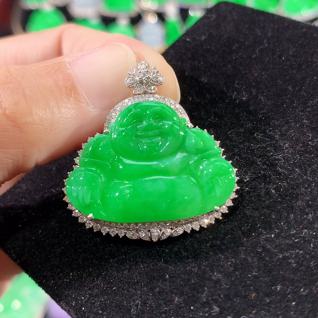 翡翠18K金镶嵌颈饰