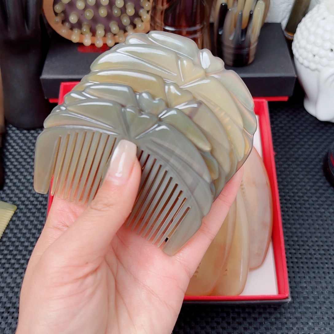 纯手工制作纯牛角梳子