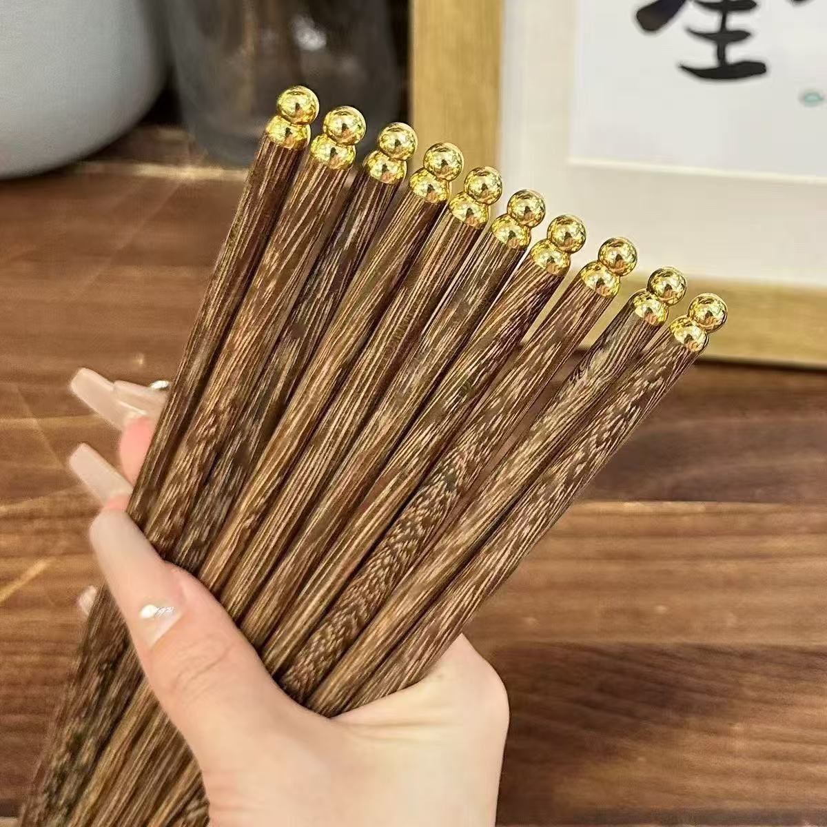 雕花龙珠鸡翅木筷 天然原木质感佳 吉祥寓意家用送礼两相宜