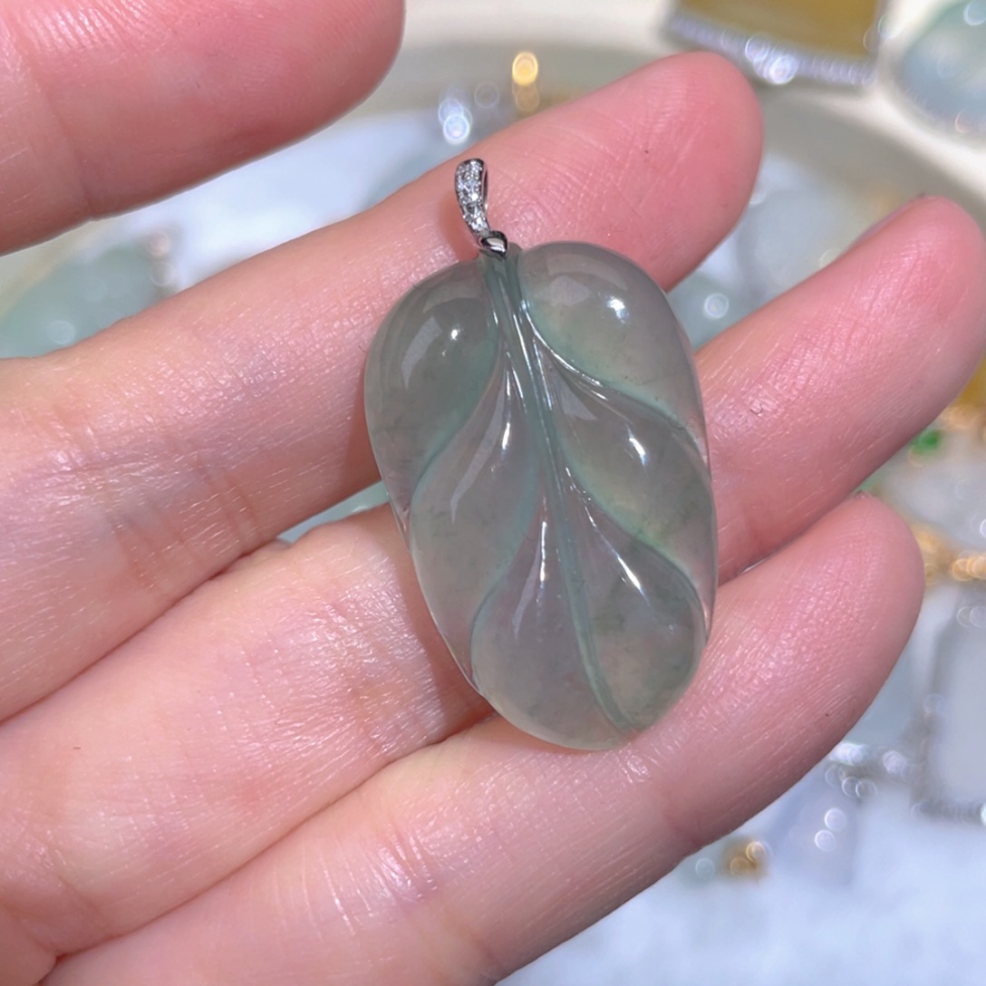 翡翠颈饰18K金镶嵌翡翠