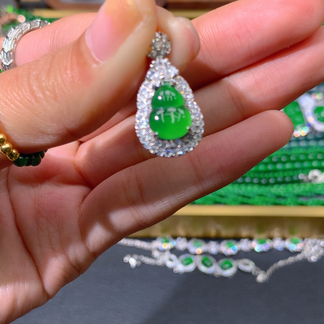 翡翠手链未镶嵌天然翡翠