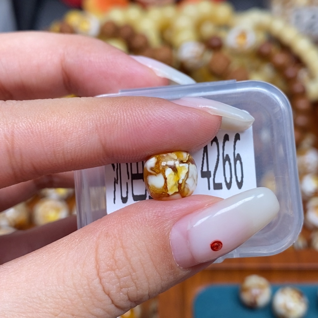 蜜蜡未镶嵌珠宝奇石4266