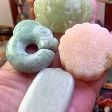 蛇纹石玉颈饰未镶嵌