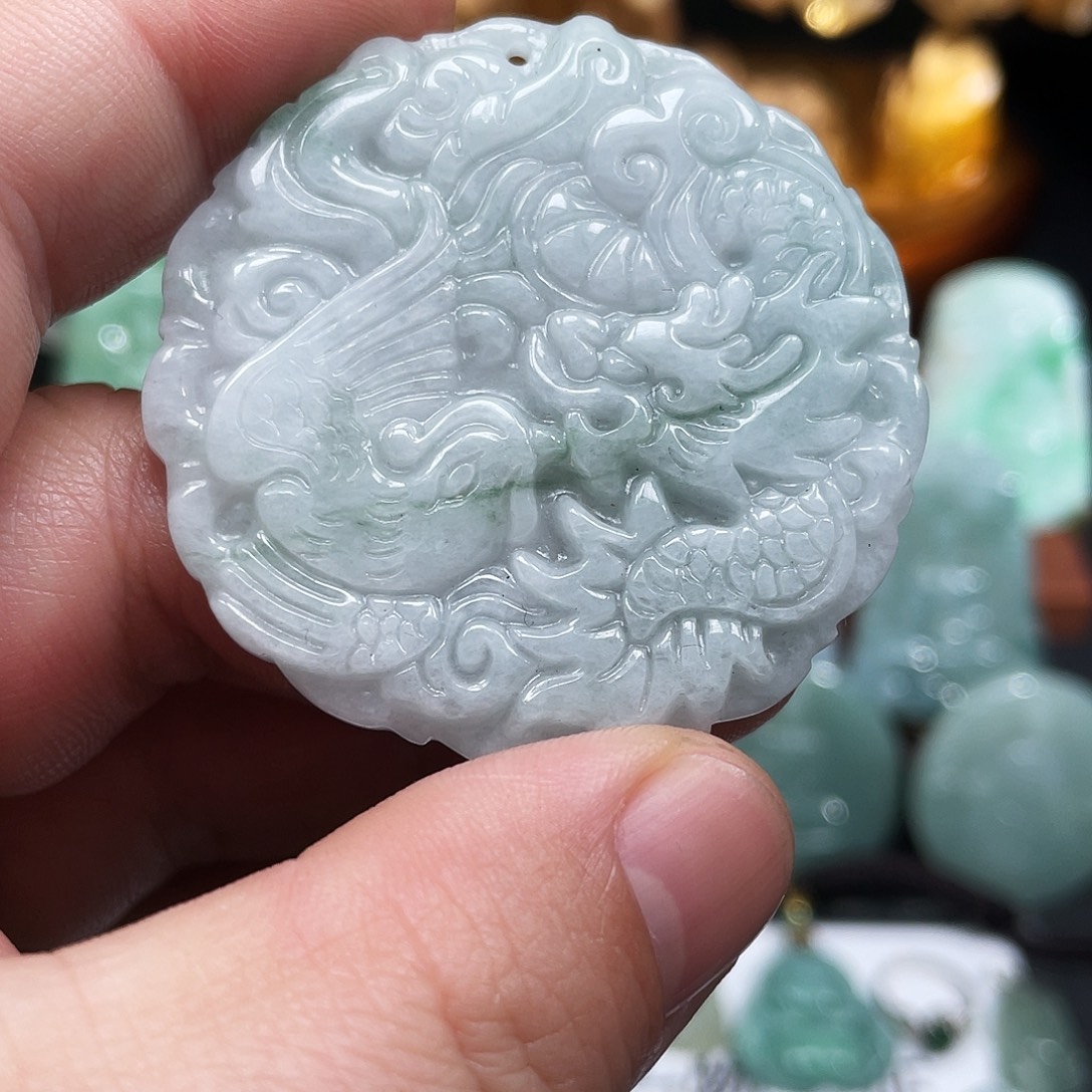 翡翠未镶嵌颈饰龙凤呈祥